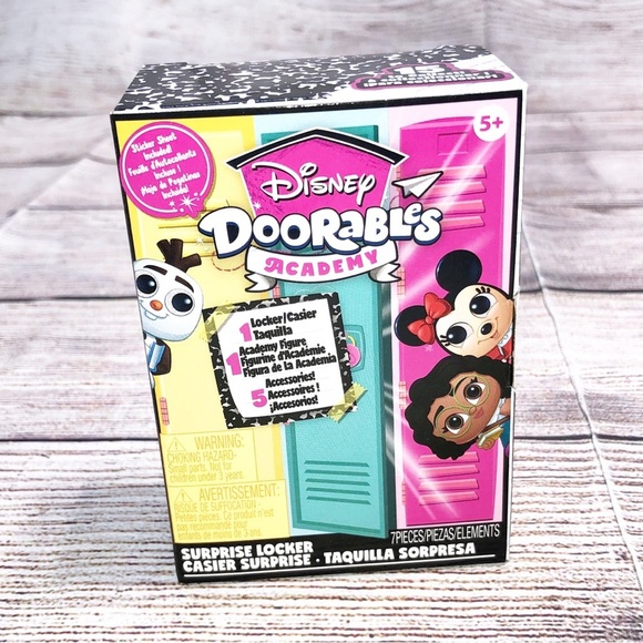 Disney Doorables Academy Surprise Locker Set- Special Edition Winnie the Pooh - Picture 1 of 9